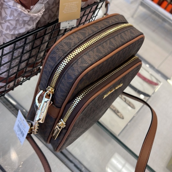 MICHAEL KORS 
Jet Set Travel Medium Logo Crossbody Flight Bag
Style # 35… - Picture 11 of 16